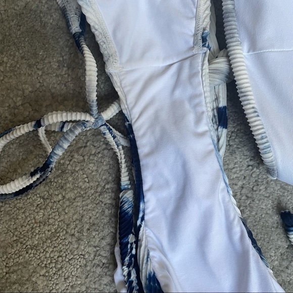 PilyQ Castaway Goddess Tie Dye Bandeau Bikini EUC - Picture 7 of 10